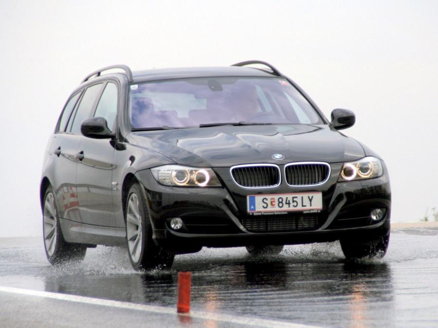  BMW 320d xDrive Touring 2008 года  (фото 2 из 8)